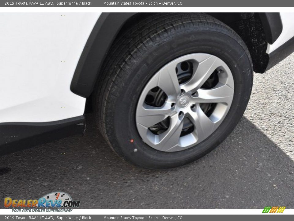 2019 Toyota RAV4 LE AWD Super White / Black Photo #33