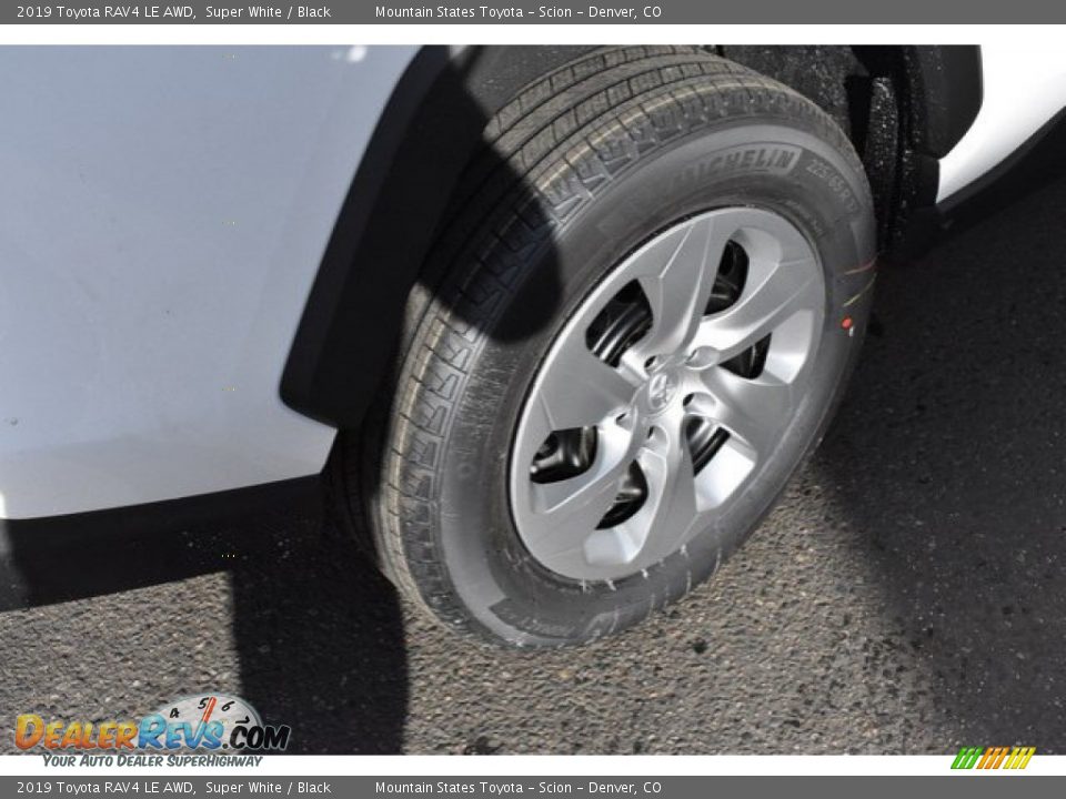 2019 Toyota RAV4 LE AWD Super White / Black Photo #34