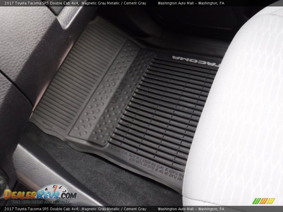 2017 Toyota Tacoma SR5 Double Cab 4x4 Magnetic Gray Metallic / Cement Gray Photo #17