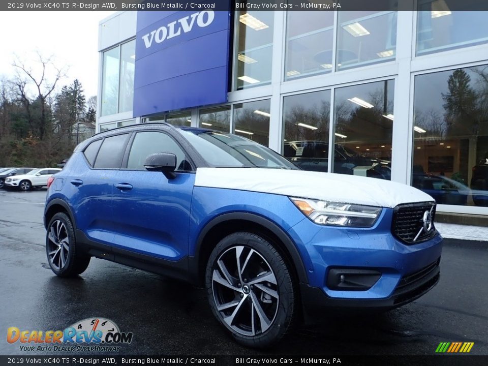 Front 3/4 View of 2019 Volvo XC40 T5 R-Design AWD Photo #1
