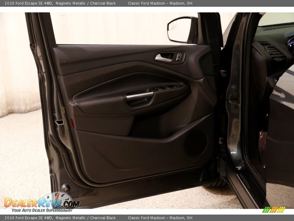 2016 Ford Escape SE 4WD Magnetic Metallic / Charcoal Black Photo #4