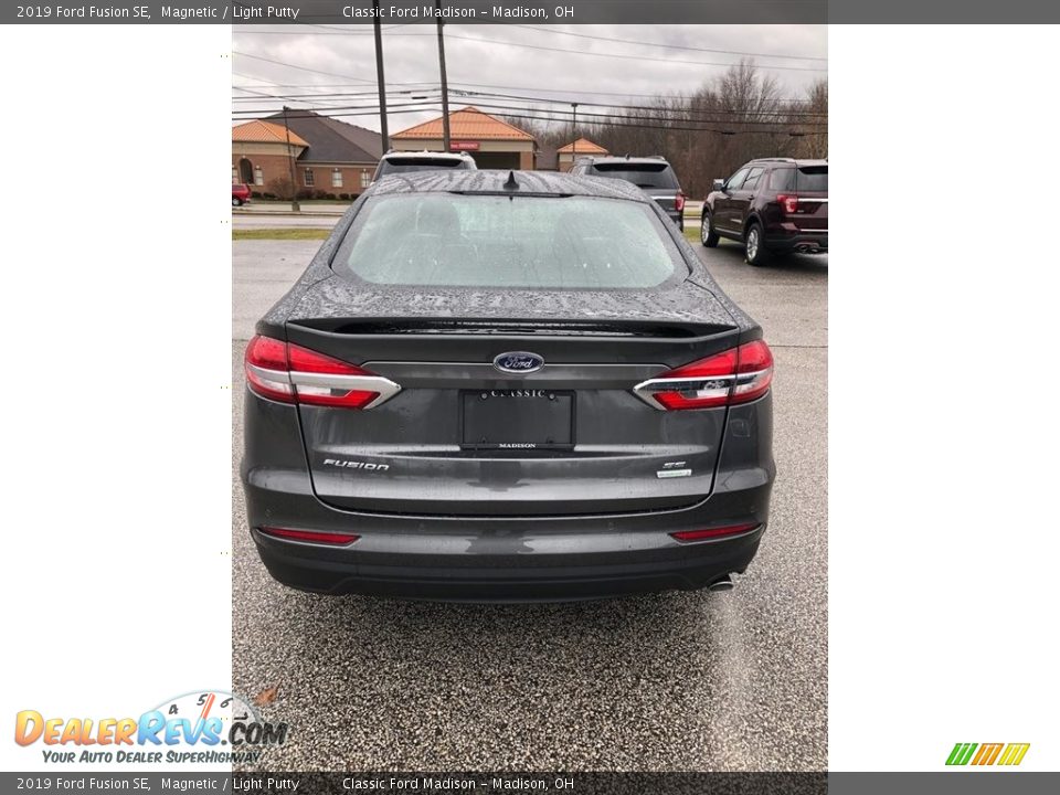 2019 Ford Fusion SE Magnetic / Light Putty Photo #3