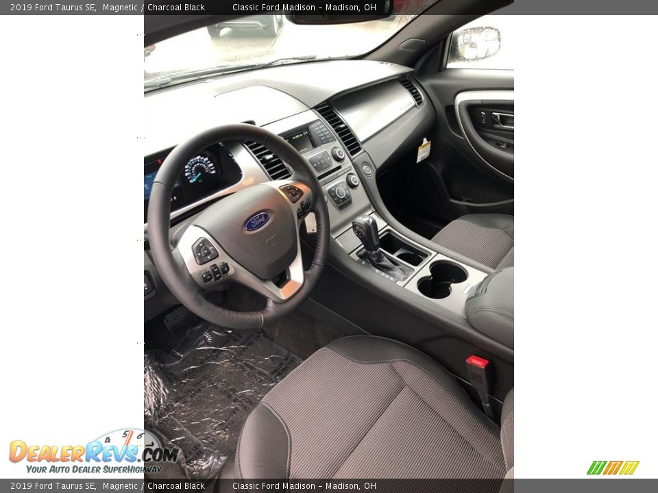2019 Ford Taurus SE Magnetic / Charcoal Black Photo #5
