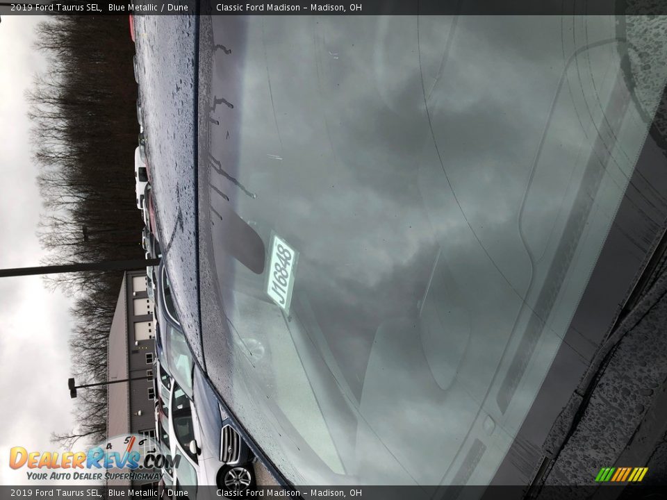 2019 Ford Taurus SEL Blue Metallic / Dune Photo #4