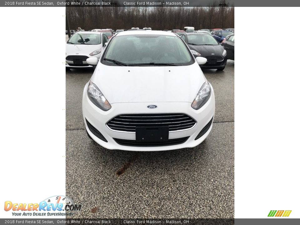 2018 Ford Fiesta SE Sedan Oxford White / Charcoal Black Photo #2