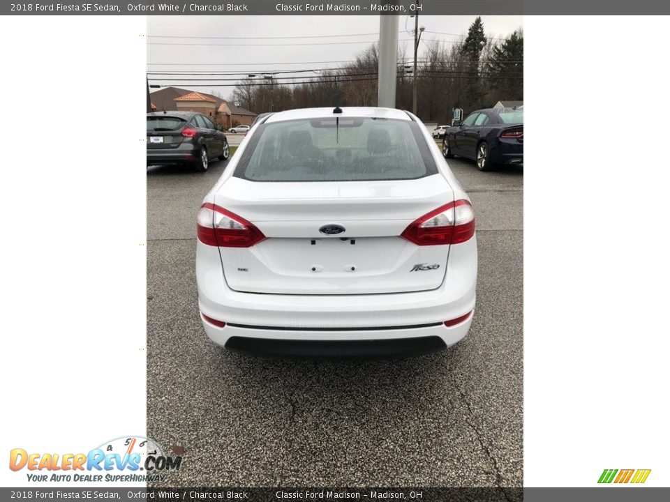 2018 Ford Fiesta SE Sedan Oxford White / Charcoal Black Photo #3