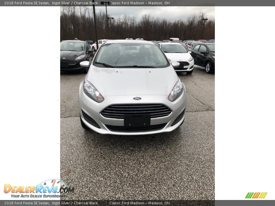 2018 Ford Fiesta SE Sedan Ingot Silver / Charcoal Black Photo #2