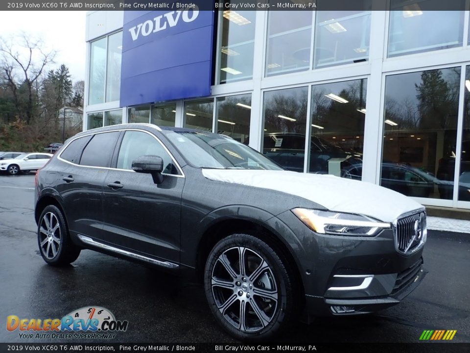 Front 3/4 View of 2019 Volvo XC60 T6 AWD Inscription Photo #1