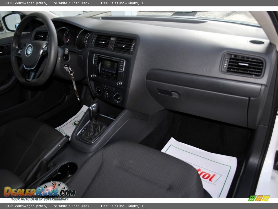 2016 Volkswagen Jetta S Pure White / Titan Black Photo #17