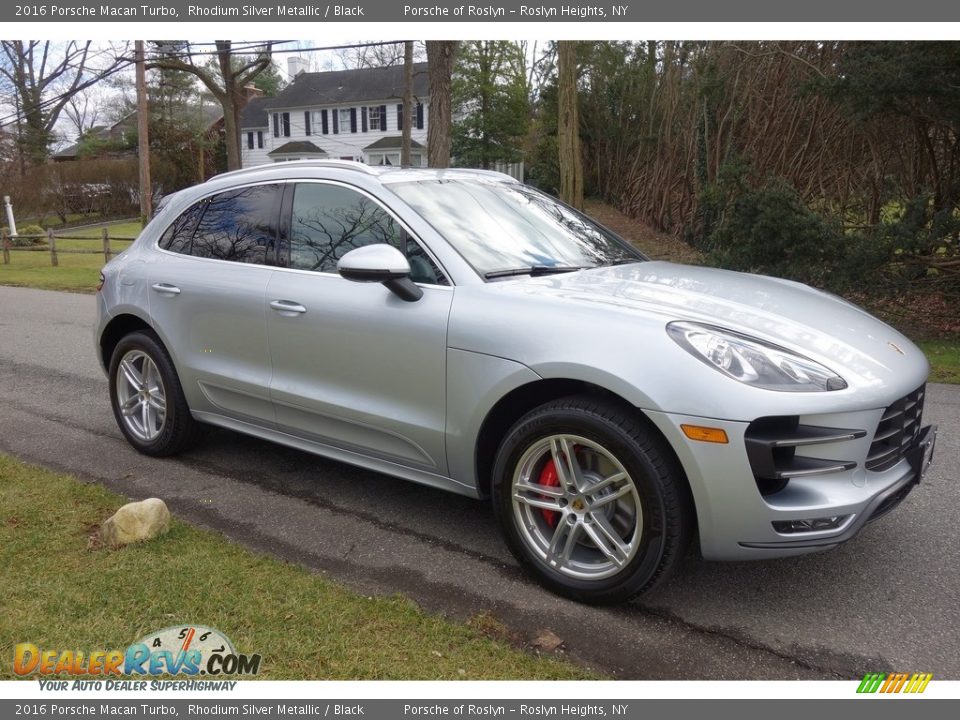 Front 3/4 View of 2016 Porsche Macan Turbo Photo #8