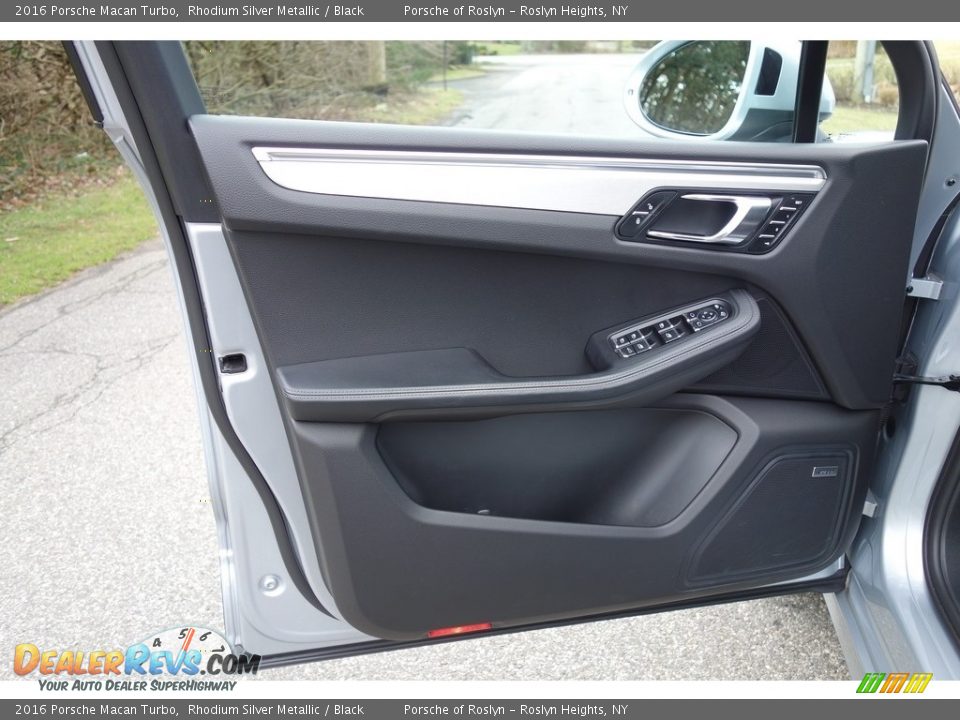 Door Panel of 2016 Porsche Macan Turbo Photo #11