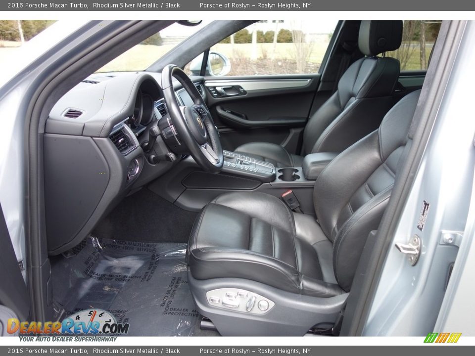 Front Seat of 2016 Porsche Macan Turbo Photo #12