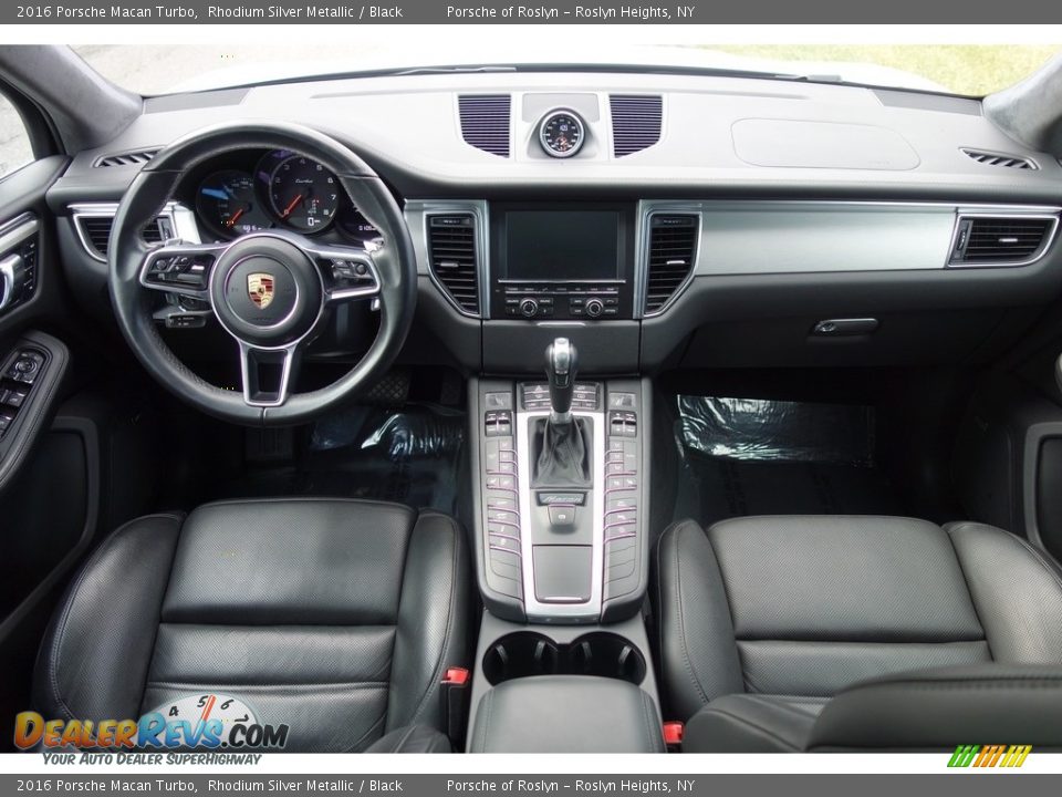 Dashboard of 2016 Porsche Macan Turbo Photo #14