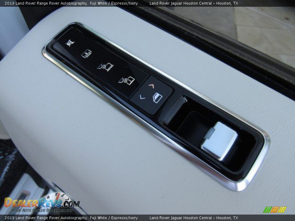 Controls of 2019 Land Rover Range Rover Autobiography Photo #24