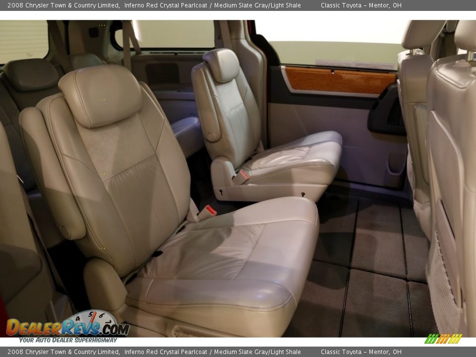 2008 Chrysler Town & Country Limited Inferno Red Crystal Pearlcoat / Medium Slate Gray/Light Shale Photo #17