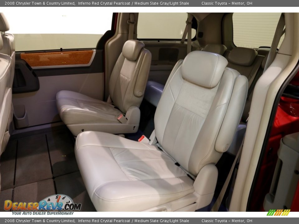2008 Chrysler Town & Country Limited Inferno Red Crystal Pearlcoat / Medium Slate Gray/Light Shale Photo #18