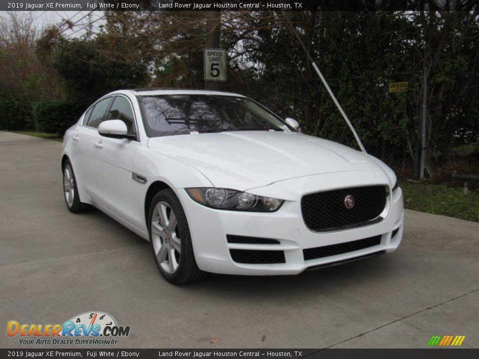 2019 Jaguar XE Premium Fuji White / Ebony Photo #6