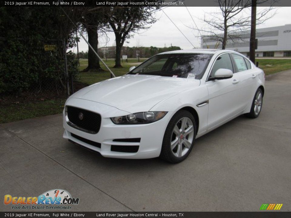 2019 Jaguar XE Premium Fuji White / Ebony Photo #12