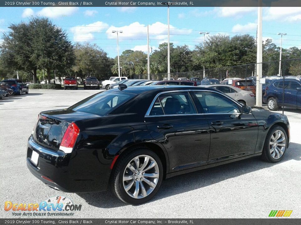 2019 Chrysler 300 Touring Gloss Black / Black Photo #5