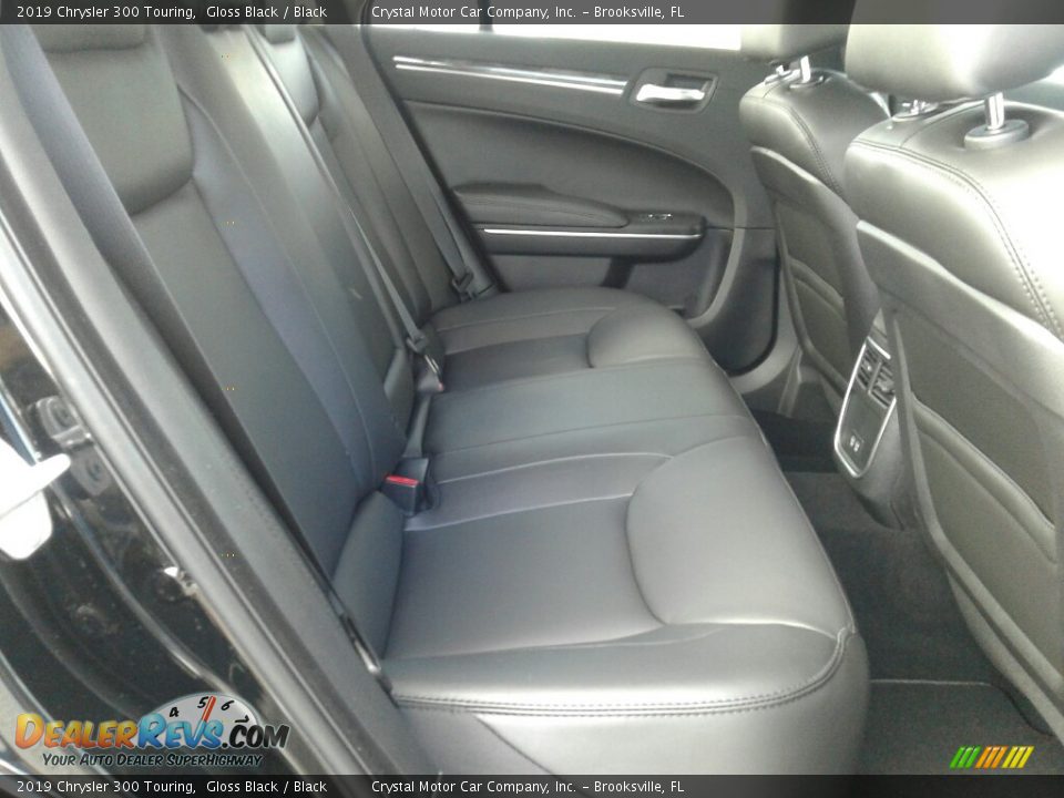 2019 Chrysler 300 Touring Gloss Black / Black Photo #11