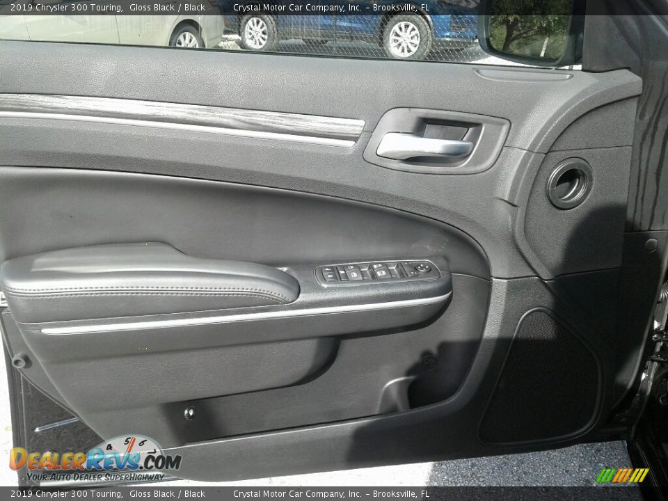 2019 Chrysler 300 Touring Gloss Black / Black Photo #17