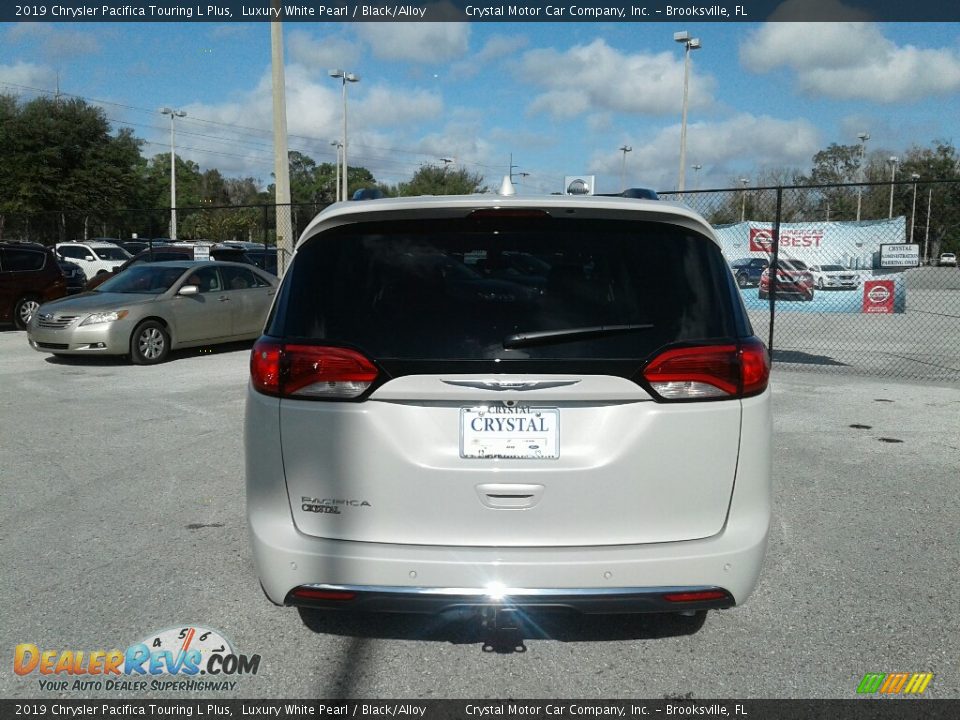 2019 Chrysler Pacifica Touring L Plus Luxury White Pearl / Black/Alloy Photo #4