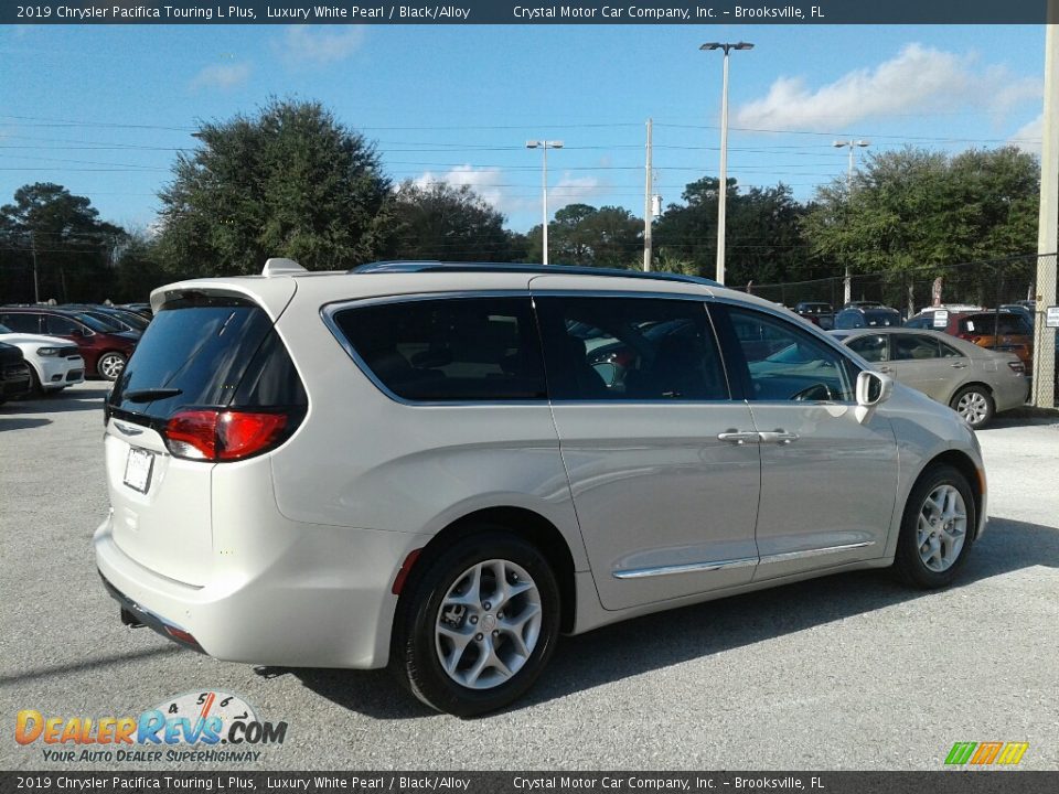 2019 Chrysler Pacifica Touring L Plus Luxury White Pearl / Black/Alloy Photo #5