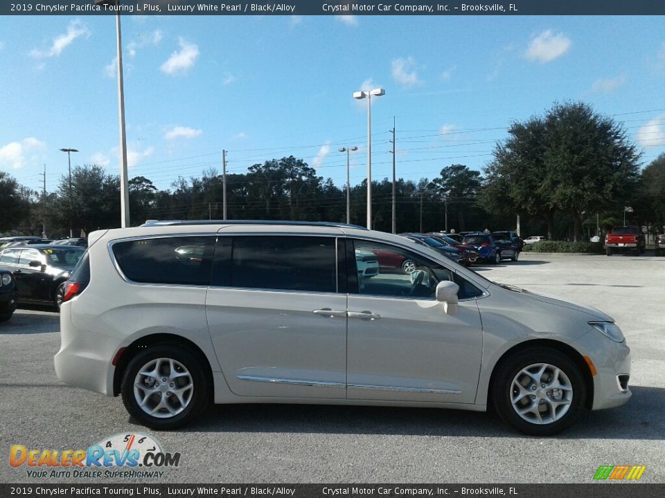 2019 Chrysler Pacifica Touring L Plus Luxury White Pearl / Black/Alloy Photo #6