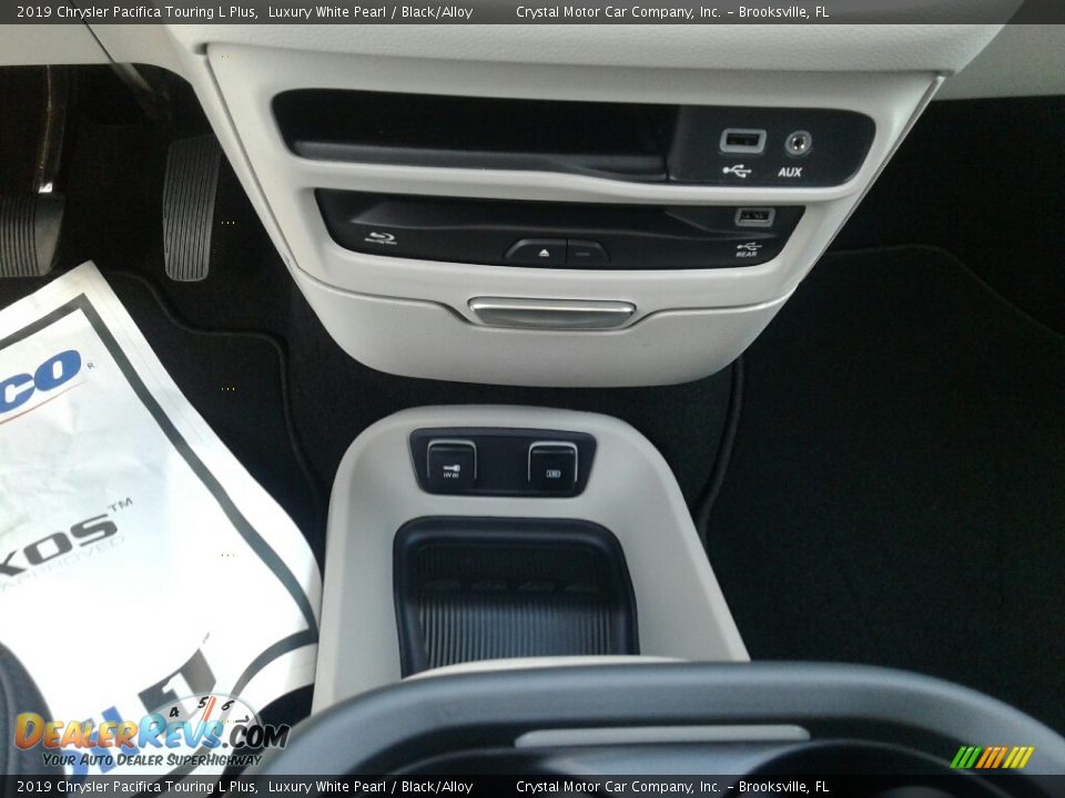 2019 Chrysler Pacifica Touring L Plus Luxury White Pearl / Black/Alloy Photo #16