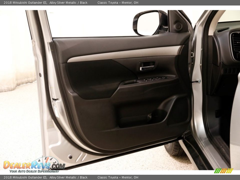 2018 Mitsubishi Outlander ES Alloy Silver Metallic / Black Photo #4