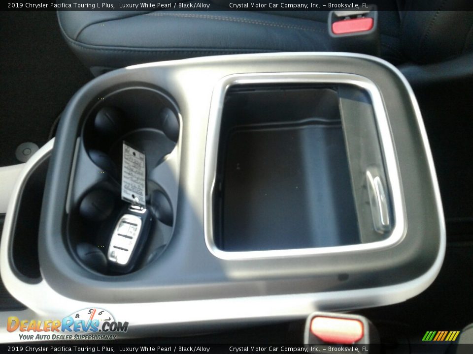 2019 Chrysler Pacifica Touring L Plus Luxury White Pearl / Black/Alloy Photo #18