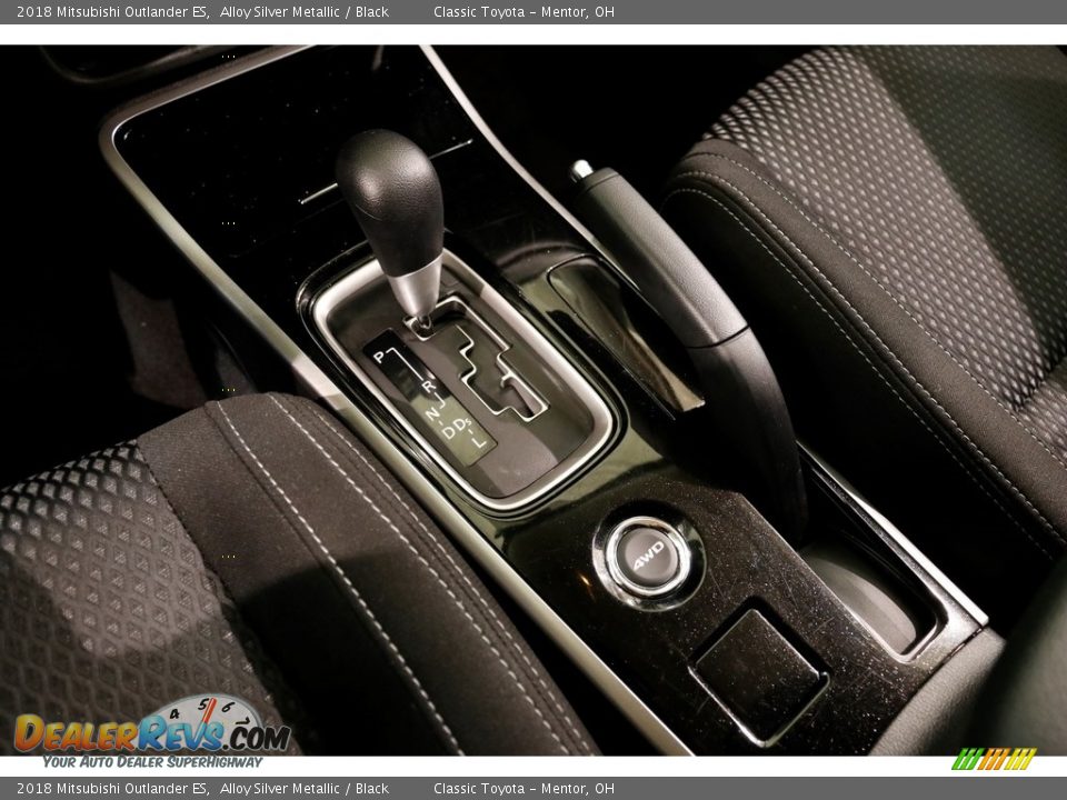 2018 Mitsubishi Outlander ES Shifter Photo #13