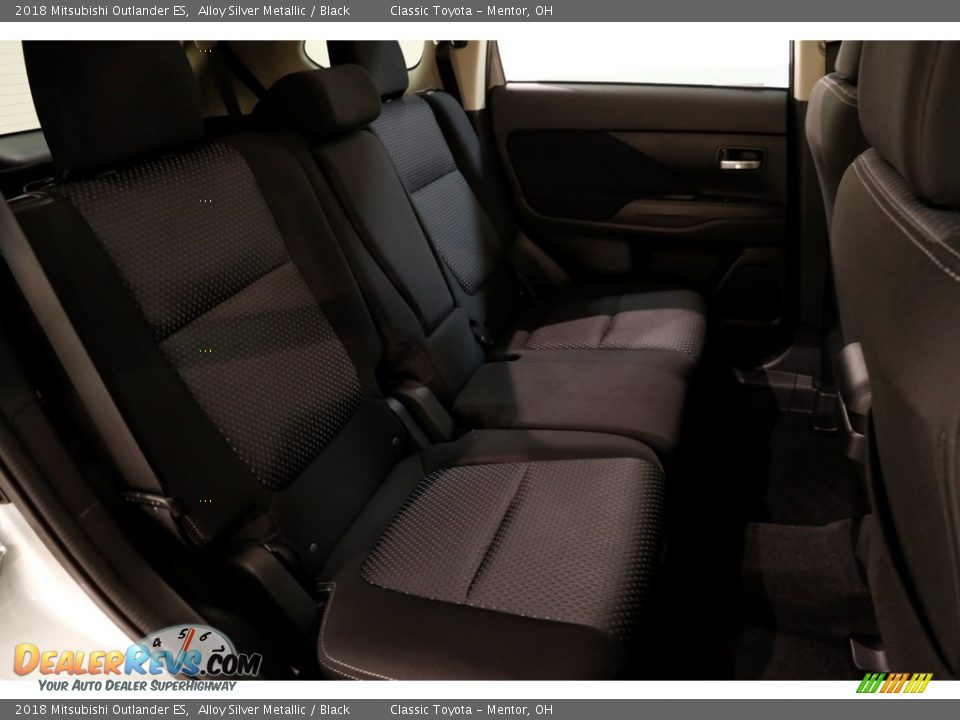 2018 Mitsubishi Outlander ES Alloy Silver Metallic / Black Photo #16