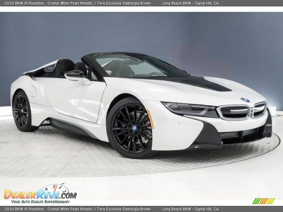 Front 3/4 View of 2019 BMW i8 Roadster Photo #11