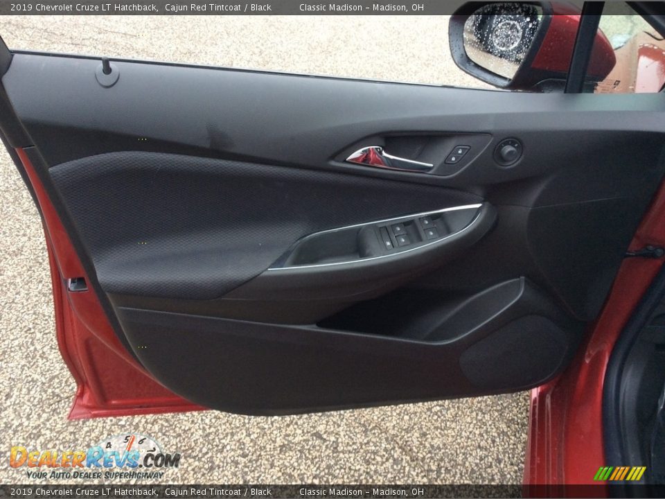 Door Panel of 2019 Chevrolet Cruze LT Hatchback Photo #8