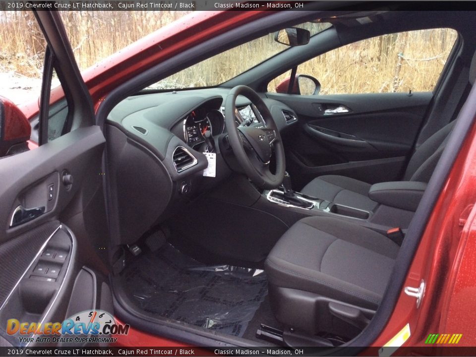 Front Seat of 2019 Chevrolet Cruze LT Hatchback Photo #9