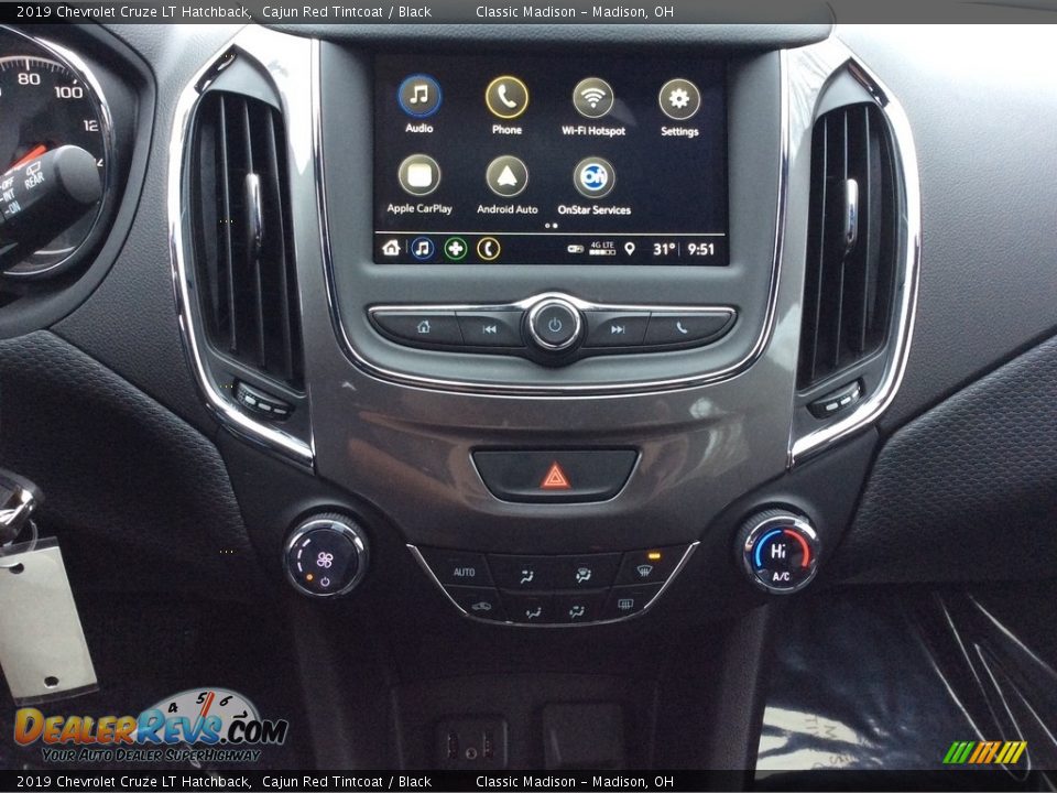 Controls of 2019 Chevrolet Cruze LT Hatchback Photo #14