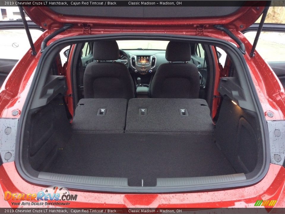 2019 Chevrolet Cruze LT Hatchback Trunk Photo #23