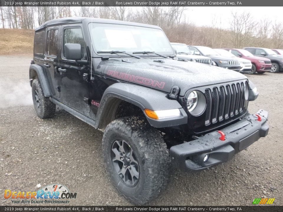 Front 3/4 View of 2019 Jeep Wrangler Unlimited Rubicon 4x4 Photo #7