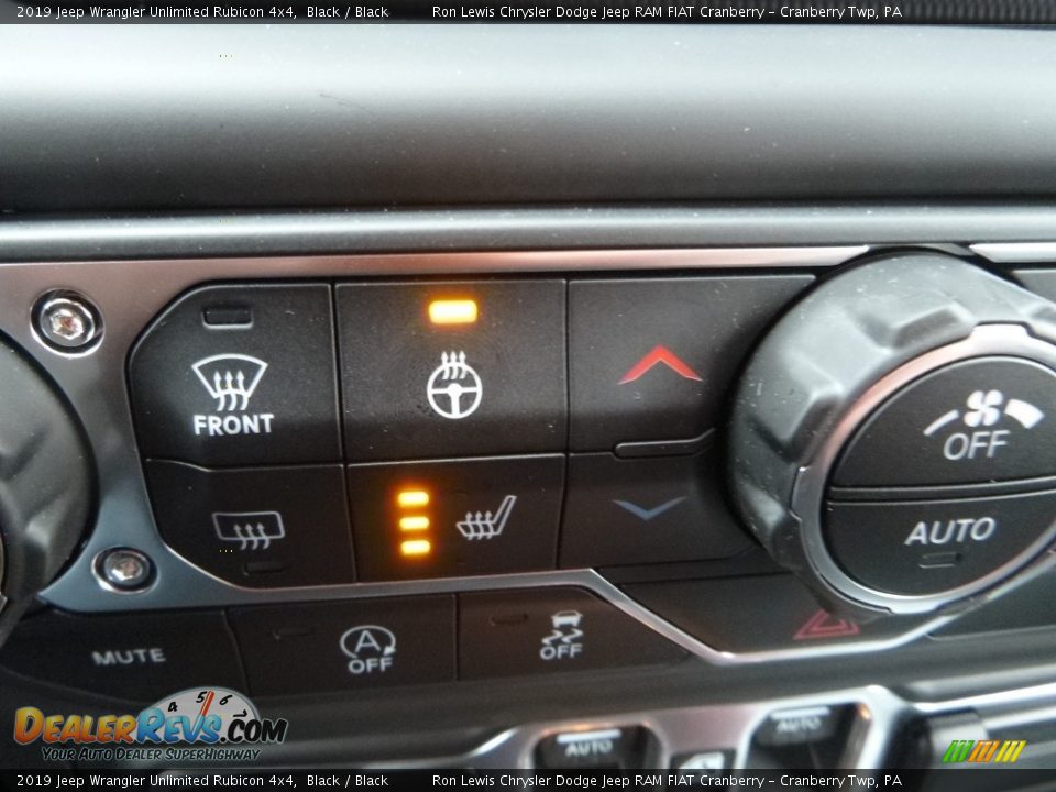 Controls of 2019 Jeep Wrangler Unlimited Rubicon 4x4 Photo #20