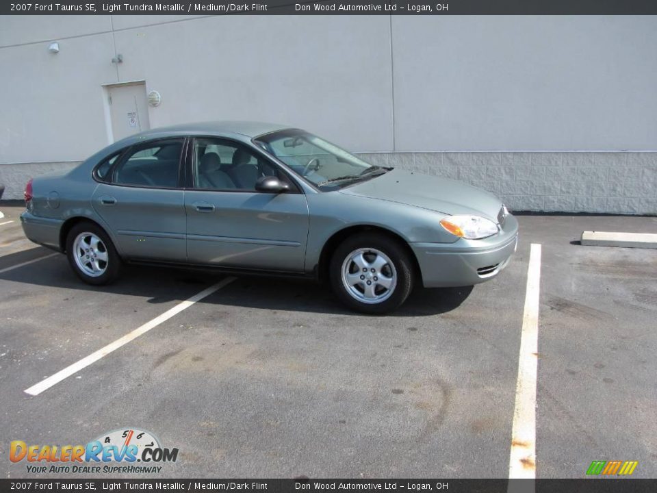 2007 Ford Taurus SE Light Tundra Metallic / Medium/Dark Flint Photo #1