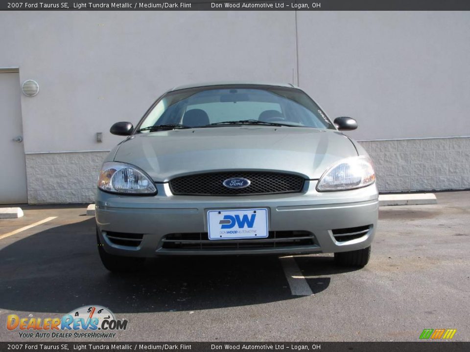 2007 Ford Taurus SE Light Tundra Metallic / Medium/Dark Flint Photo #3