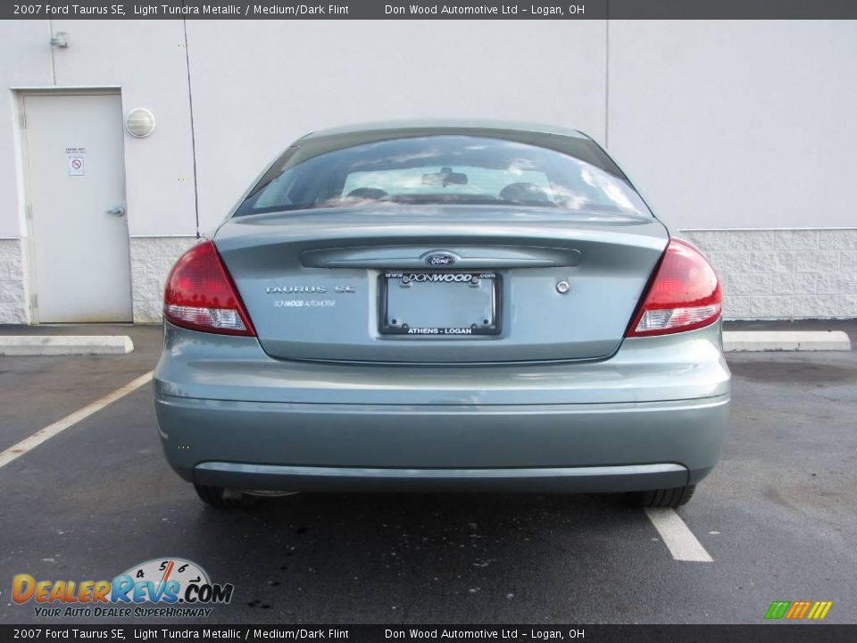2007 Ford Taurus SE Light Tundra Metallic / Medium/Dark Flint Photo #4