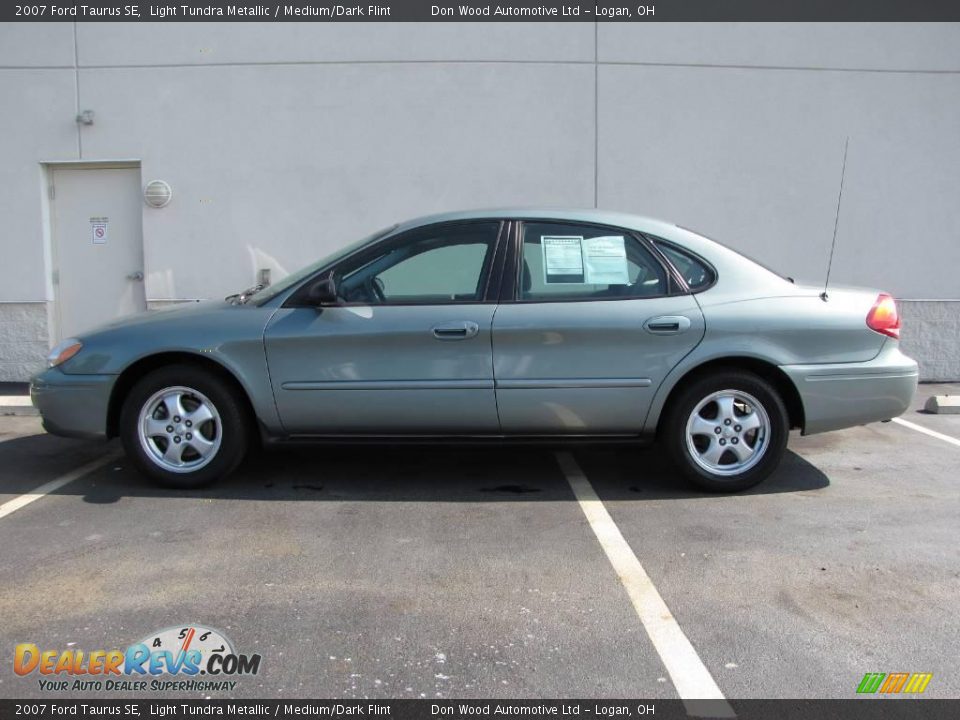 2007 Ford Taurus SE Light Tundra Metallic / Medium/Dark Flint Photo #5