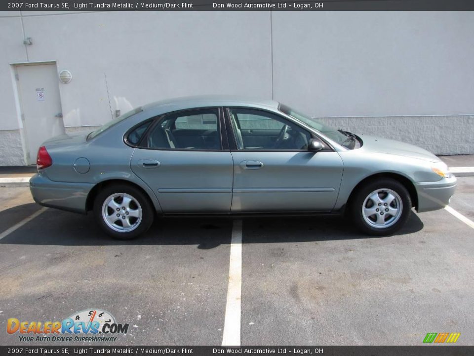 2007 Ford Taurus SE Light Tundra Metallic / Medium/Dark Flint Photo #6