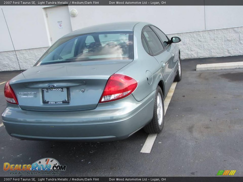 2007 Ford Taurus SE Light Tundra Metallic / Medium/Dark Flint Photo #10