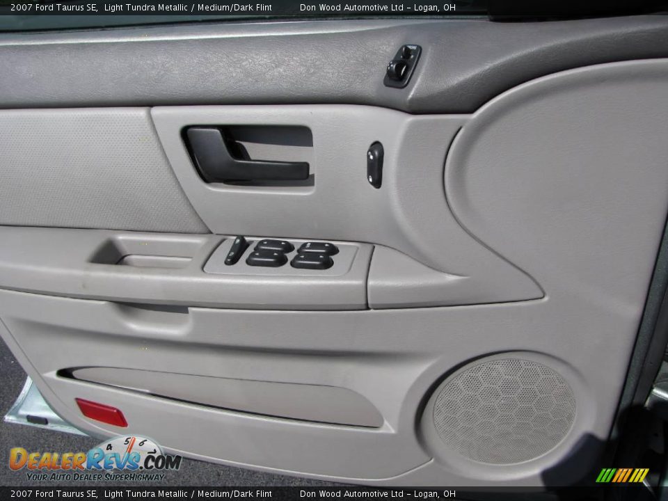 2007 Ford Taurus SE Light Tundra Metallic / Medium/Dark Flint Photo #12
