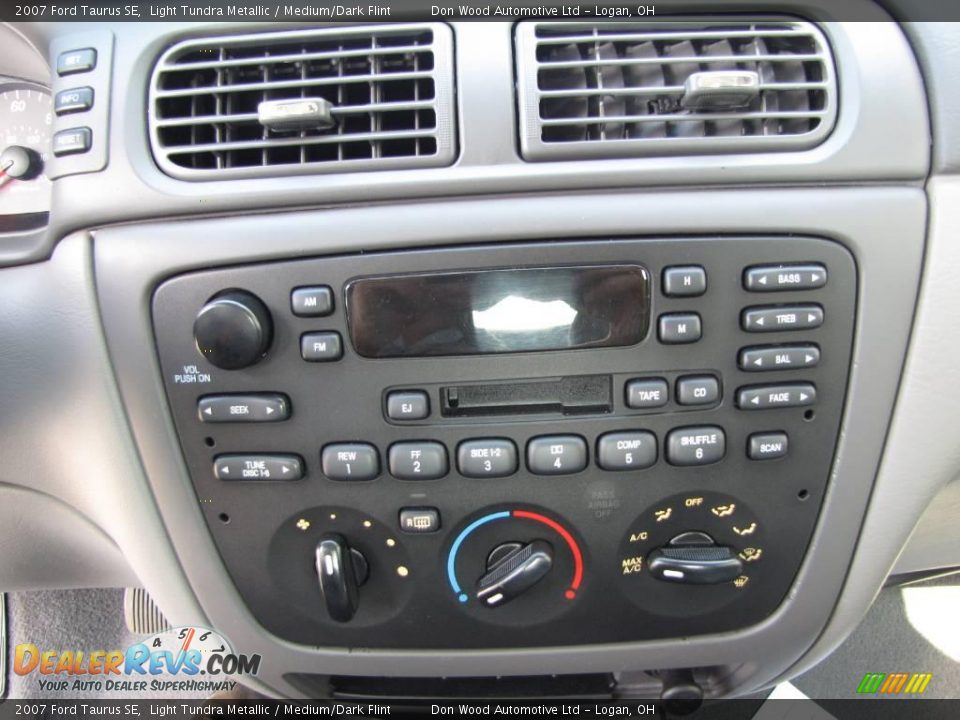 2007 Ford Taurus SE Light Tundra Metallic / Medium/Dark Flint Photo #15