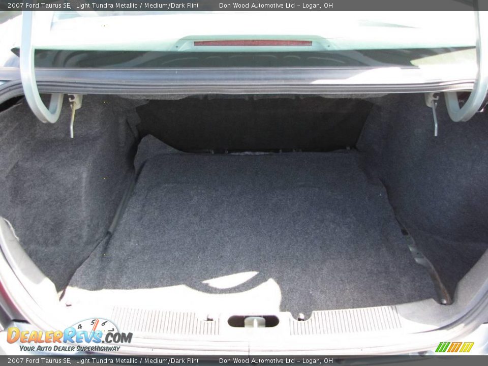 2007 Ford Taurus SE Light Tundra Metallic / Medium/Dark Flint Photo #16