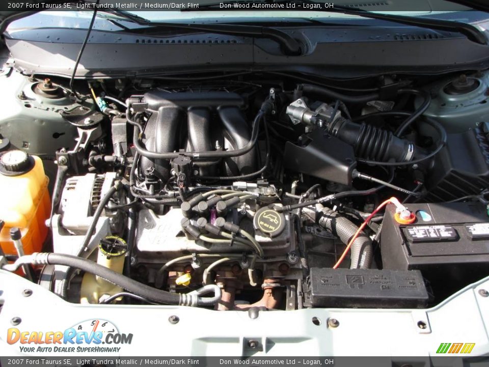 2007 Ford Taurus SE Light Tundra Metallic / Medium/Dark Flint Photo #19